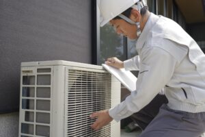 業務用エアコン入替工事のタイミングはいつ？業者選びの4つのポイントを解説！